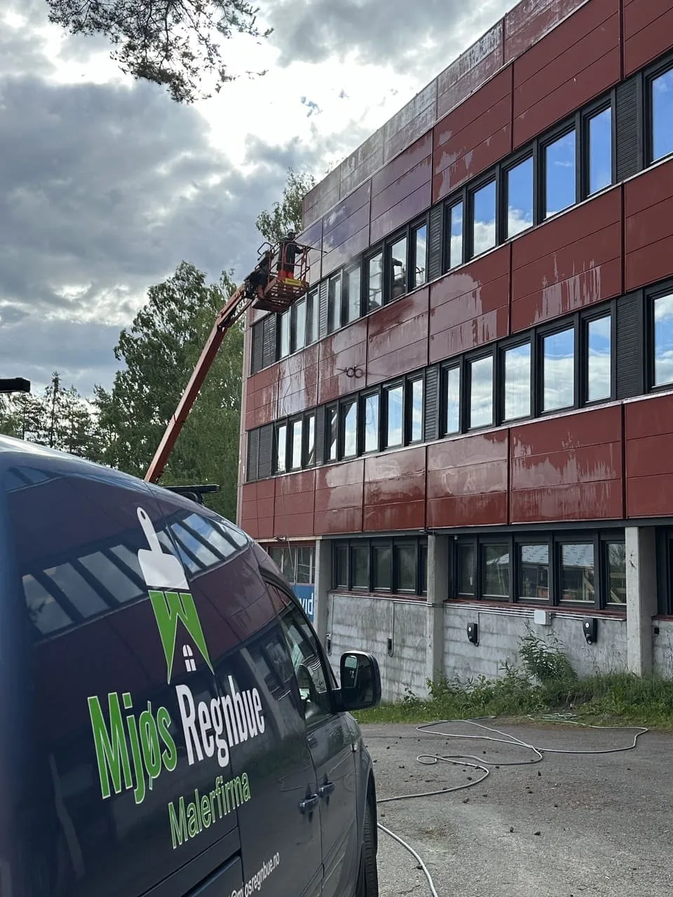 Fasadearbeid med lift