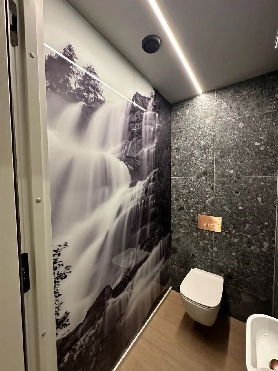 Våtrom — fotopanel og terrazzo